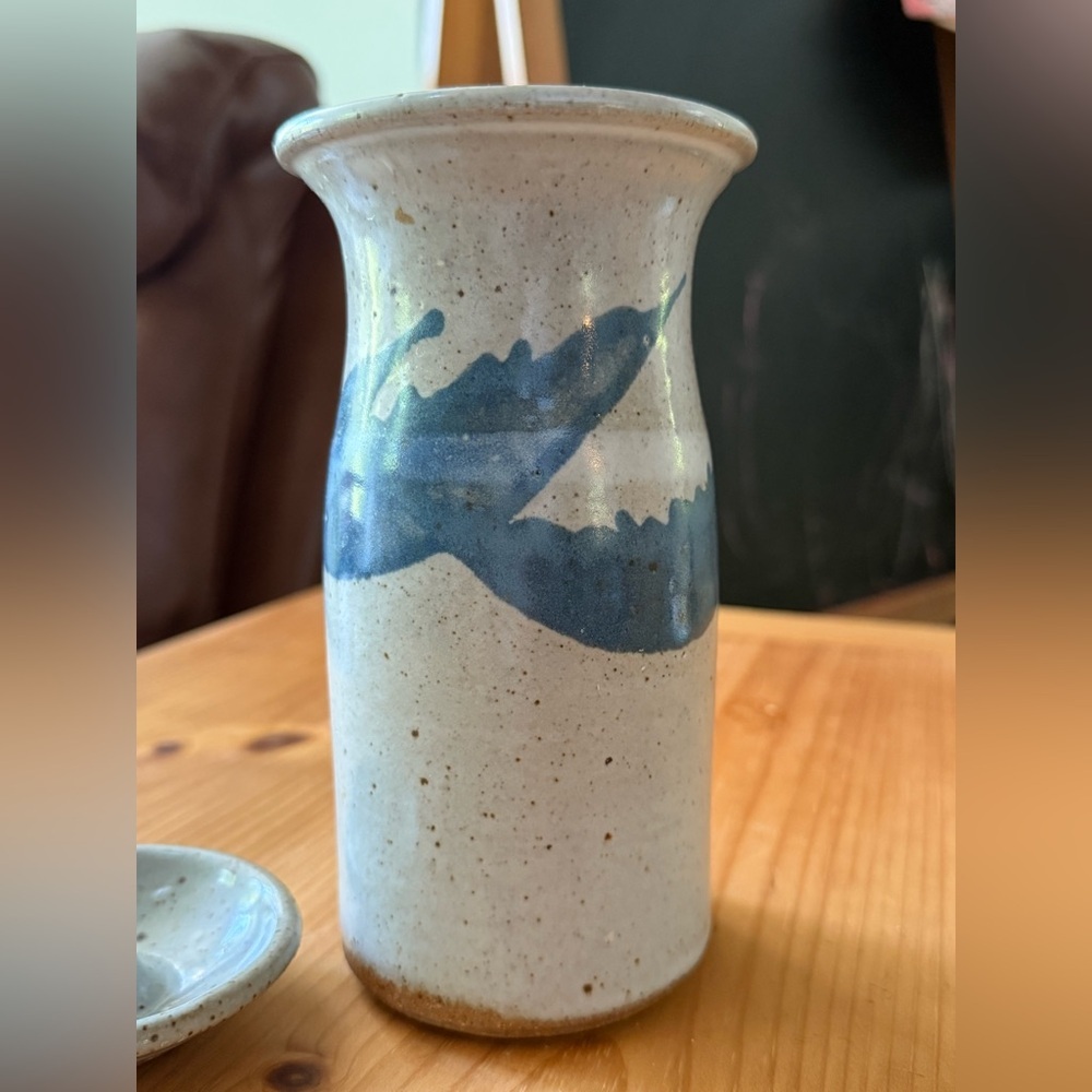 Handcrafted studio pottery with lid blue splash wave design - Picture 11 of 12